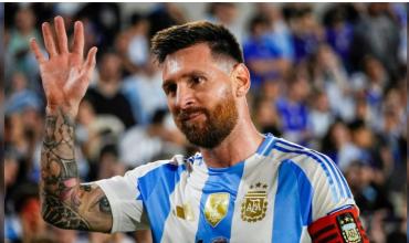 El cantante que interpretará el himno nacional en la despedida de Messi