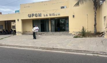 Una mujer sufrió el arrebato de su cartera con $200 mil y un celular en barrio Evita