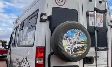 Una pareja de turistas brasileños quedó varada con su furgoneta en el campo cerca de la Ruta 40, en Villa Unión