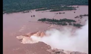  El Niño y sus complicaciones: Debido a la fuerte crecida del río Iguazú, restringieron el acceso a las Cataratas