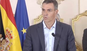 Sánchez admite la presencia de buques militares marroquíes en aguas ceutíes durante la entrada masiva de migrantes