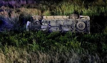 Una pareja viajaba en moto con su bebé en la Ruta 11 y chocaron de frente con una camioneta: murieron los tres