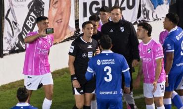 Nicolás Lamolina explicó por qué anuló el penal después de que los jugadores de All Boys le mostraran la jugada en un celular