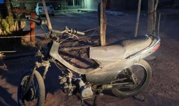 Una motociclista sufrió una caída en Chilecito y fue trasladada al hospital