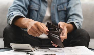 La morosidad de las familias tuvo una leve baja en agosto, pero llega al 17% en préstamos personales