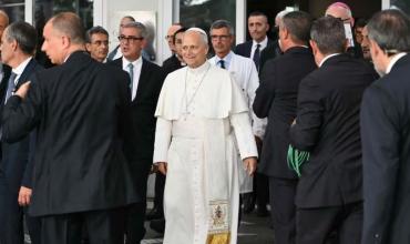 Las primeras imágenes del papa León XIV tras recibir este sábado el alta médica