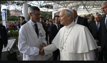 El cirujano del papa León XIV habló tras el alta: “No hay motivos para no realizar el viaje a Sudamérica”