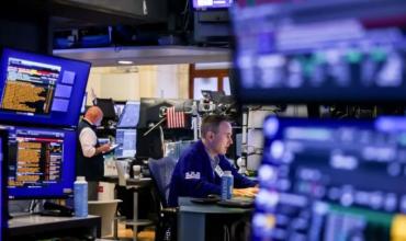 En el inicio del nuevo indicador, las acciones caen 1,1%