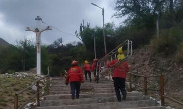 Una mujer sufrió una caída en el Cerro del Calvario y desplegaron un importante operativo de rescate