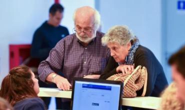 Organizaciones de adultos mayores demandaron a la ANMAT por el reemplazo de los prospectos en papel por códigos QR