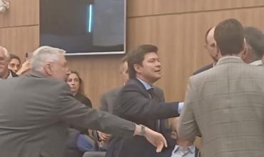 Escándalo: dos diputados casi se van a las piñas en el debate por el Presupuesto 2027