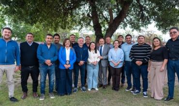 Quintela reunió a los intendentes en la Residencia Oficial para coordinar la asistencia al interior y encolumnar al peronismo rumbo a 2027