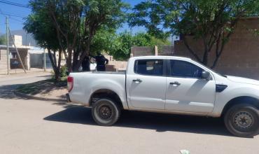 Allanamientos por el robo de una moto frente a la Municipalidad: el ladrón llegó en bicicleta y escapó con ambos rodados