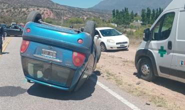 Sanagasta: un automóvil volcó sobre la Ruta Nacional 75 y trasladaron al conductor al hospital