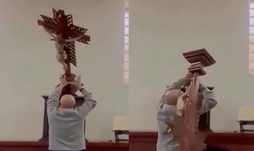 Ahora en Colombia. Otra vez una cruz cayó sobre un sacerdote: El cura sobrevivió al impacto
