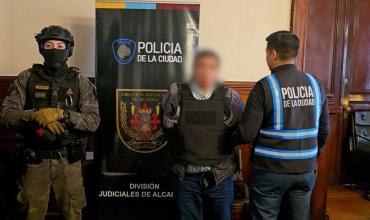 Expulsaron del país a un delincuente peruano con siete condenas judiciales