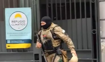 Violento motín en una comisaría de CABA: tomaron a un policía de rehén