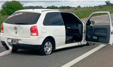 Policías dispararon contra un auto con seis jóvenes en Arrecifes: dos mujeres resultaron heridas