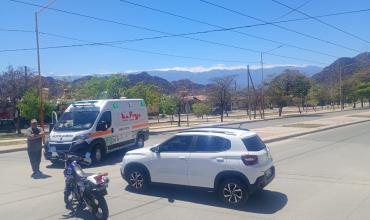 Chilecito: un automóvil y una motocicleta protagonizaron un choque que dejó daños materiales