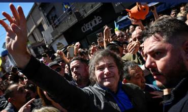 Javier Milei habría sufrido un golpe en el cuello al ingresar al Hotel Casino de Catamarca