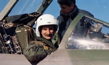 Murió Carlos Rinke, una leyenda de la aviación argentina y héroe en la guerra de Malvinas