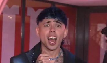 El insulto de un cronista a Luck Ra en los Premios Ídolo y la confrontación del cantante: “¿Qué me dijiste?”
