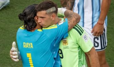 Dibu Martínez reveló qué le dijo uno de los arqueros de España tras la final del Mundial