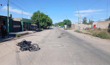 Dos motociclistas de 24 y 26 años resultaron gravemente heridos en un choque frontal en avenida San Nicolás de Bari
