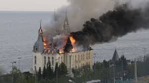 Rusia ataca con misiles castillo de Harry Potter y se prende fuego