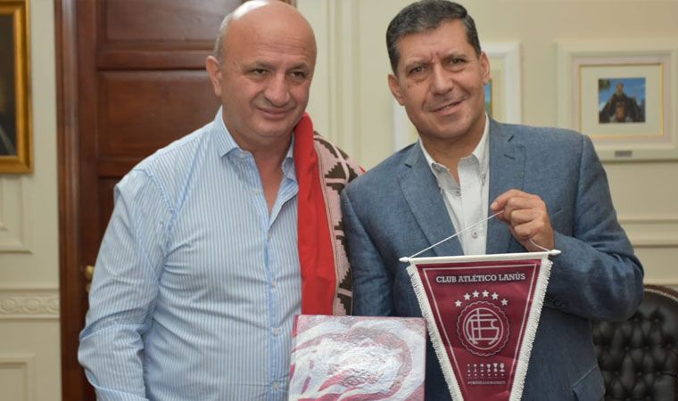El Gobernador Sergio Casas recibió saludos del presidente de Lanús - RADIO FÉNIX 95.1