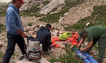 Mendoza: Rescatan a un andinista que había caído al vacío mientras escalaba