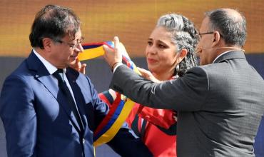 Que le lleven la espada de Bolívar, la primera orden de Gustavo Petro como presidente