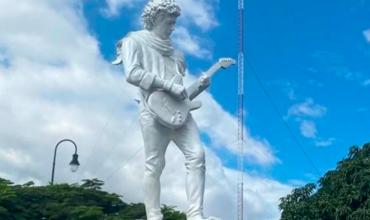 Costa Rica  tiene una estatua de Gustavo Cerati de 2.30 metros de altura