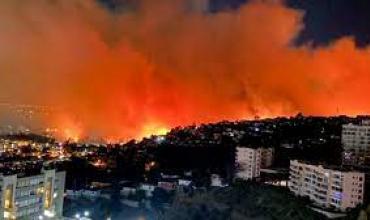 Incendios consumen 8.000 hectáreas en Chile y el Gobierno amplía la zona de catástrofe