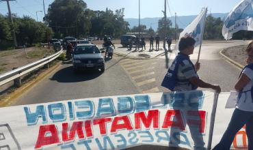 Docentes cortan la ruta en Chilecito