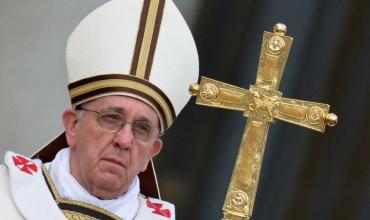 El papa Francisco seguirá internado varios días por una infección pulmonar