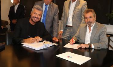 Las primeras fotos de Marcelo Tinelli en América: firma del contrato y recorrido por las instalaciones del canal