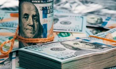El dólar blue sube $2 y se vende a $492 en la City porteña
