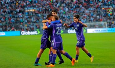 Argentina goleó a Nueva Zelanda y quedó con el primer lugar del grupo
