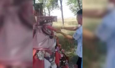 Un predicador religioso se grabó mientras destruía una figura del Gauchito Gil y generó polémica