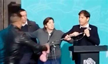 Habló la mujer que increpó a Axel Kicillof: contó qué pasó después de que la sacaron del escenario