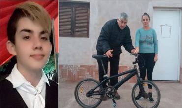 Perdió a su hijo en accidente y donó la bicicleta para niños de Villa Casana