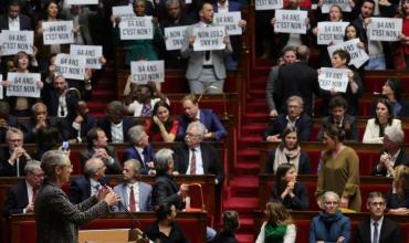 Francia: la presidenta de la Asamblea Nacional rechaza votar la derogación de la reforma de pensiones