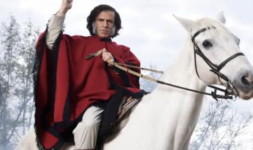 Las primeras fotos de Leonardo Sbaraglia como Carlos Menem