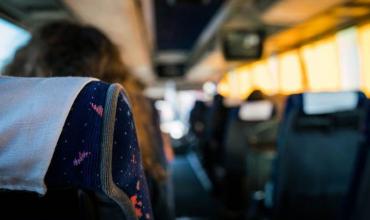 Chepes: Una joven denunció que fue "manoseada en los pechos" por un pasajero mientras viajaba en colectivo