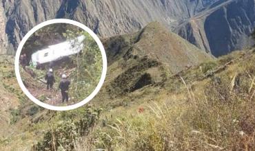 Perú: Cinco muertos y cinco heridos tras precipitarse una minivan al abismo