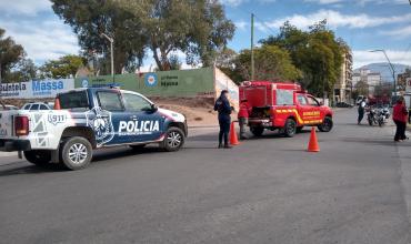 Choque entre una combi y una moto por Av. San Nicolás de Bari 