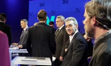 Gritos desde la tribuna y cruces acalorados fuera de aire: todo lo que no se vio del debate en A Dos Voces