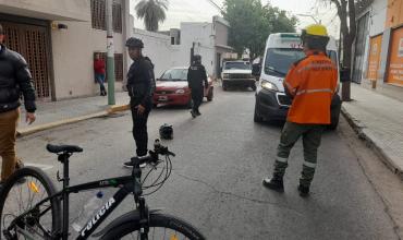 Un hombre se cayó de su motocicleta en el centro de la ciudad