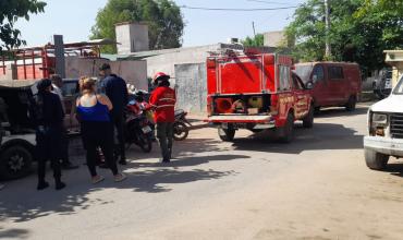Una mujer perdió el control de su moto y termino cayendo al asfalto